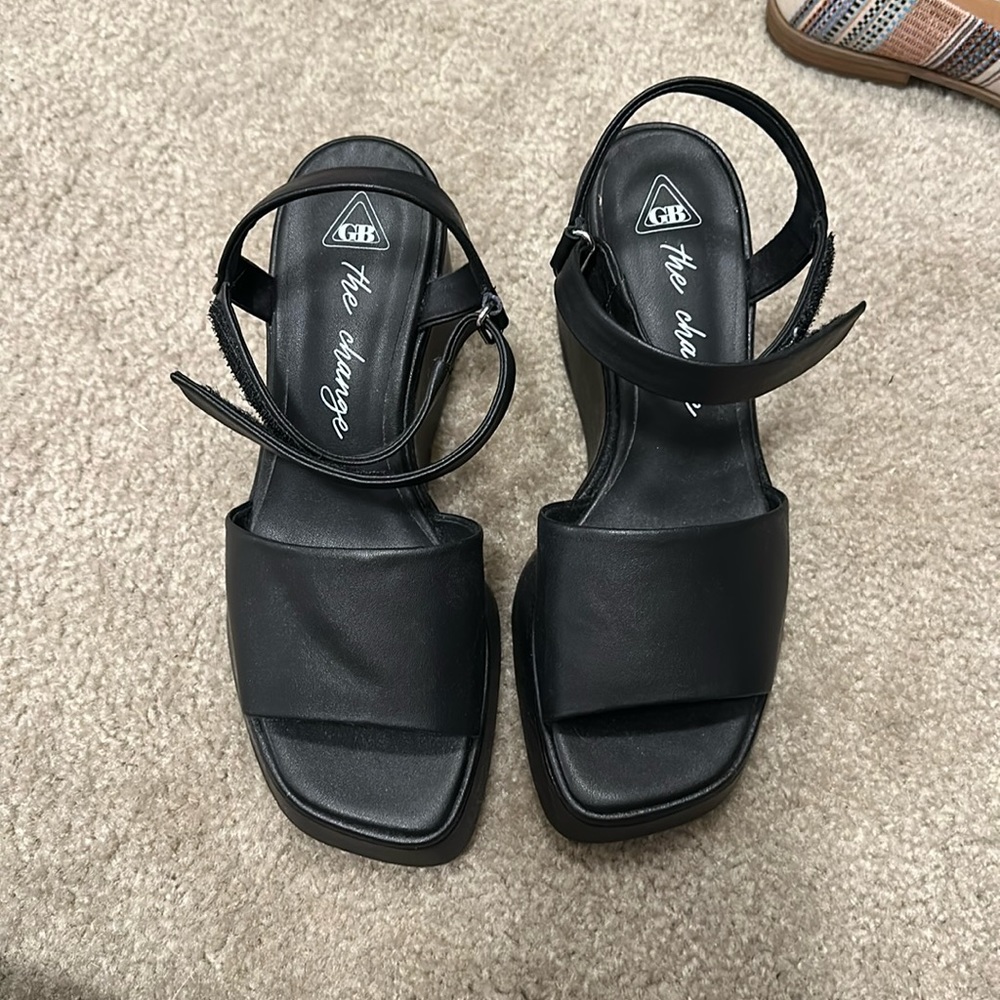 Black wedges
